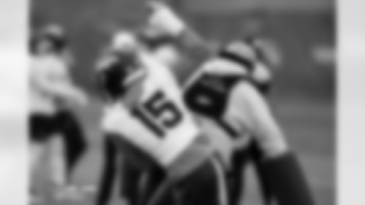 Nik Bonitto during practice at Broncos Park Powered by CommonSpirit in Englewood, Colorado on December 11, 2025. Photo by Ben Swanson / Denver Broncos