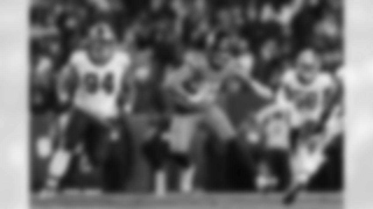 Adam Trautman (82) during the Broncos' Week 13 game against the Washington Commanders at Northwest Stadium in Landover, Maryland on November 30, 2025. Photo by Gabriel Christus / Denver Broncos