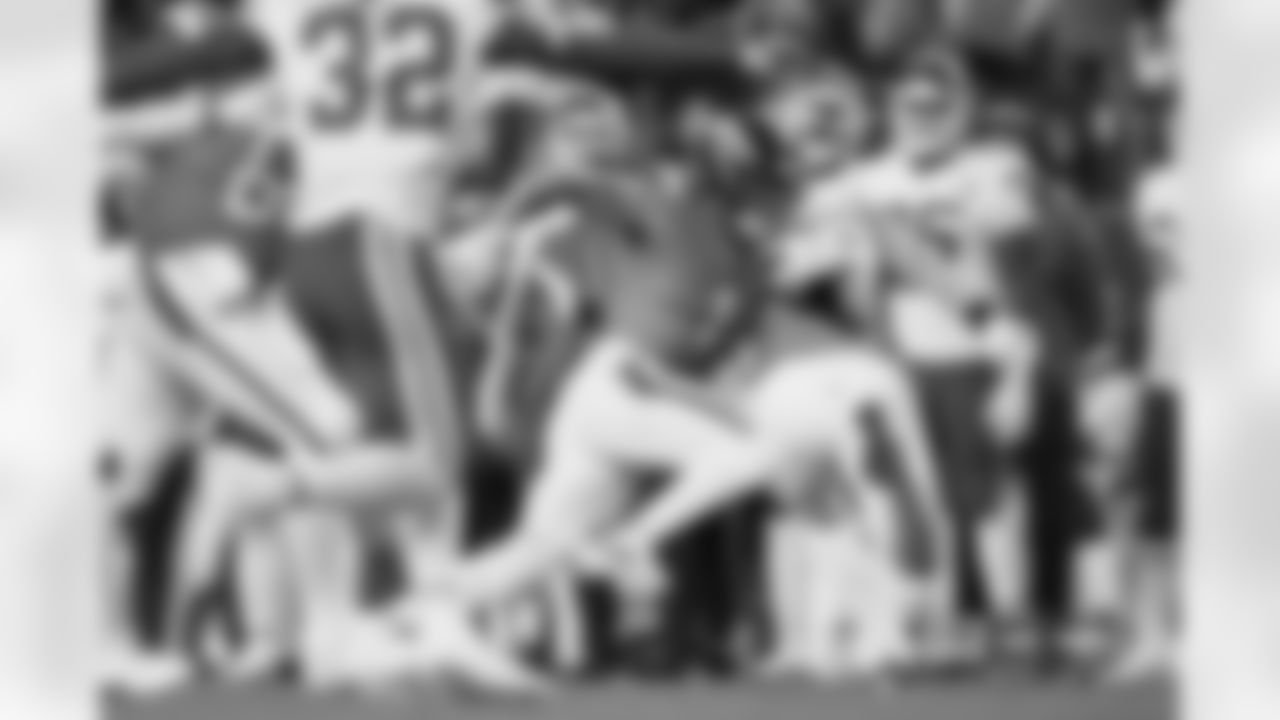 Evan Engram (1) during the Broncos' Week 11 game against the Kansas City Chiefs at Empower Field at Mile High in Denver, Colorado on November 16, 2025. Photo by Gabriel Christus / Denver Broncos