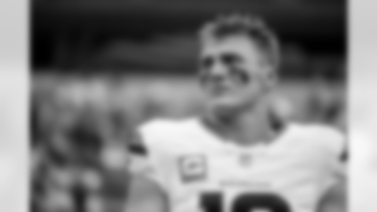 Denver Broncos quarterback Bo Nix (10) looks on before the Broncos' Week 3 game against the Los Angeles Chargers at SoFi Stadium in Inglewood, California on September 21, 2025. Photo by Gabriel Christus / Denver Broncos