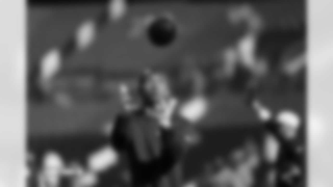 Evan Engram before the Broncos' Week 18 game against the Los Angeles Chargers at Empower Field at Mile High in Denver, Colorado on January 4, 2026. Photo by Gabriel Christus / Denver Broncos