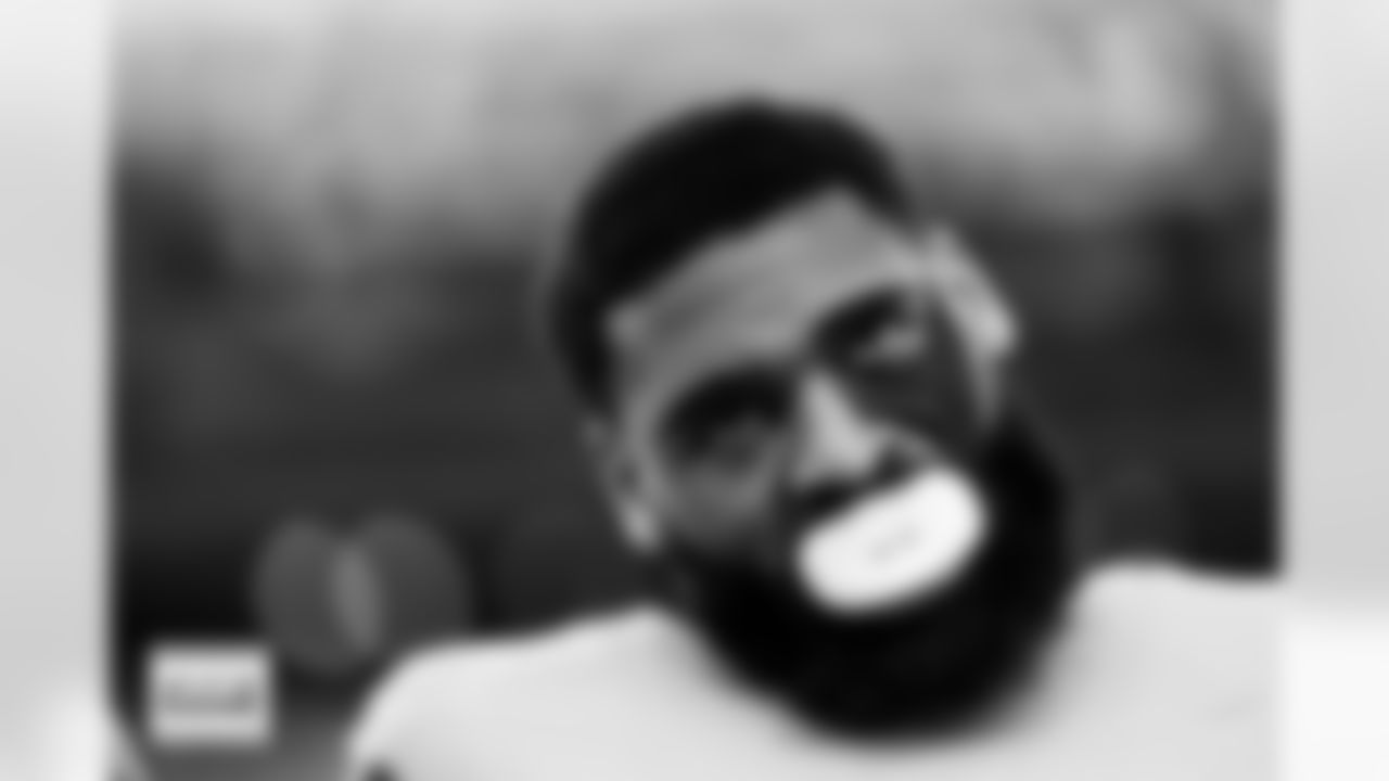 Jonathon Cooper before the Broncos' Week 18 game against the Los Angeles Chargers at Empower Field at Mile High in Denver, Colorado on January 4, 2026. Photo by Gabriel Christus / Denver Broncos