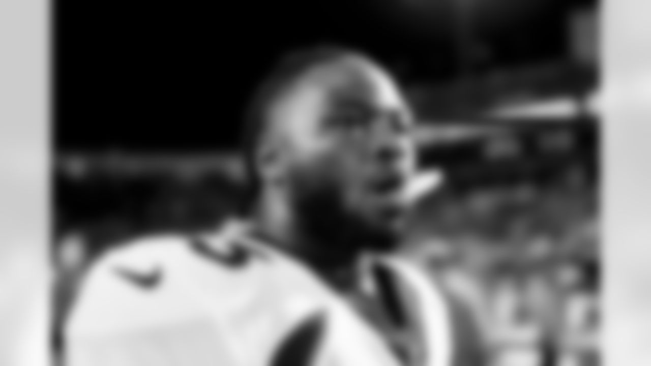 Javonte Williams before the Broncos' Week 10 game against the Buffalo Bills at Highmark Stadium in Orchard Park, New York on November 13, 2023.