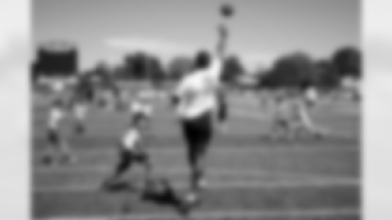 Marvin Mims Jr. hosts a youth football camp on June 21, 2025 in Loveland, Colorado. Photo by Ben Swanson / Denver Broncos