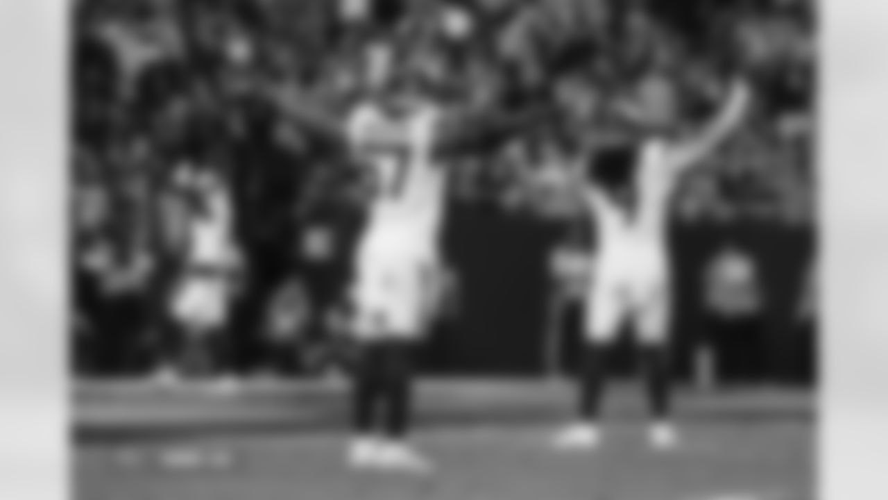 Dre Greenlaw (57) during the Broncos' Week 14 game against the Las Vegas Raiders at Allegiant Stadium in Las Vegas, Nevada on December 7, 2025. Photo by Gabriel Christus / Denver Broncos