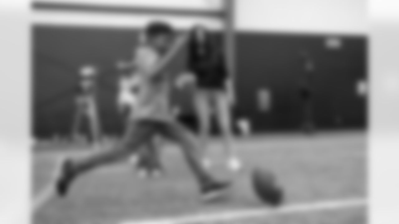 Students participate in Science of Sport activities at South Suburban Sports Dome in Centennial, Colorado on April 23, 2025. Photo by Ben Swanson / Denver Broncos