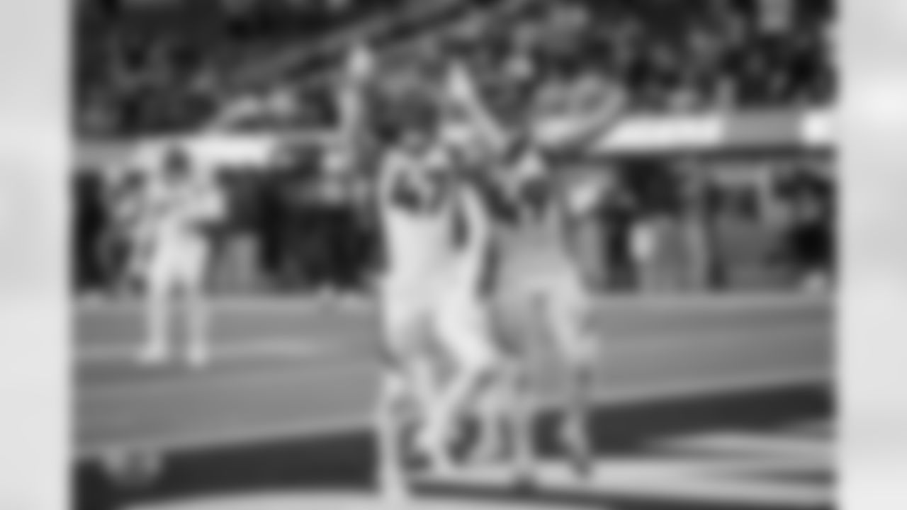 Josey Jewell and Alex Singleton during the Broncos' Week 14 game against the Los Angeles Chargers at SoFi Stadium in Inglewood, California on December 10, 2023. Photo by Ben Swanson / Denver Broncos