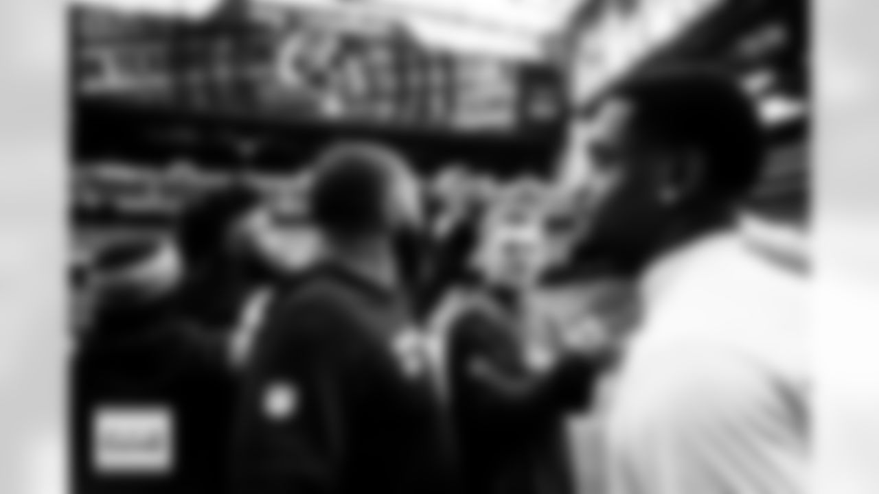 Bo Nix in a huddle before the Broncos' Week 9 game against the Houston Texans at NRG Stadium in Houston, Texas on November 2, 2025. Photo by Ben Swanson / Denver Broncos