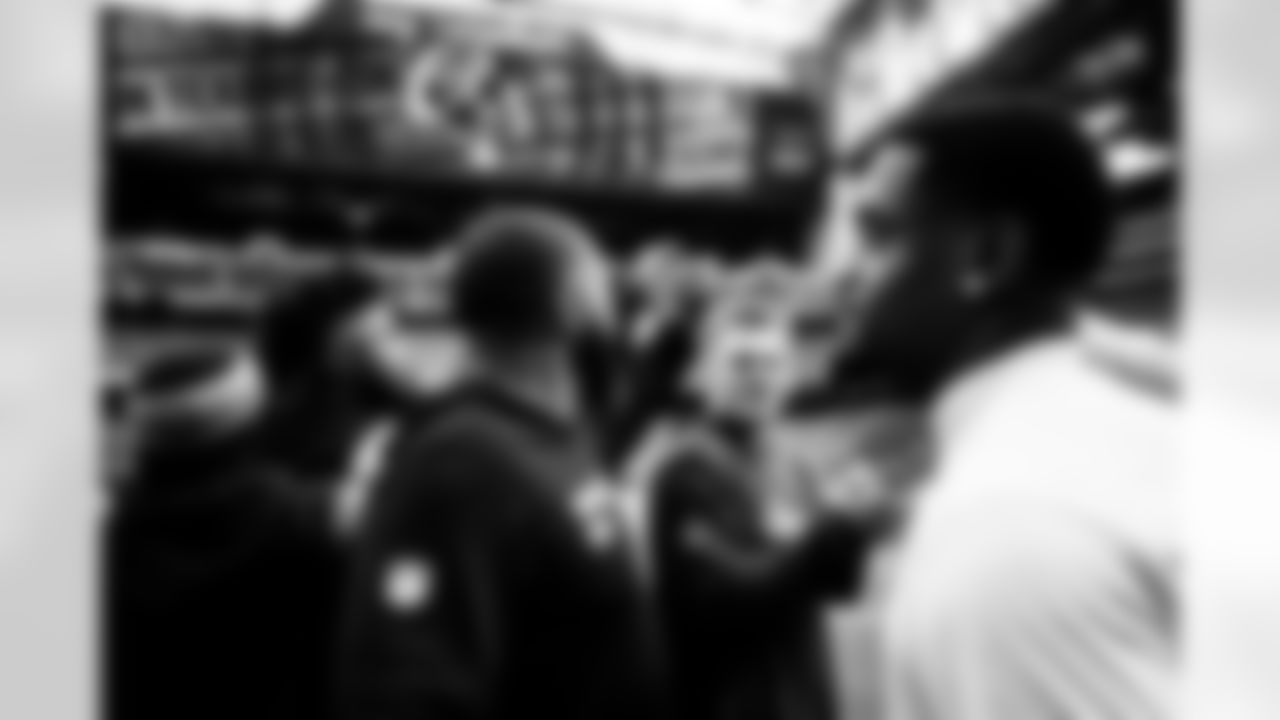 Bo Nix in a huddle before the Broncos' Week 9 game against the Houston Texans at NRG Stadium in Houston, Texas on November 2, 2025. Photo by Ben Swanson / Denver Broncos