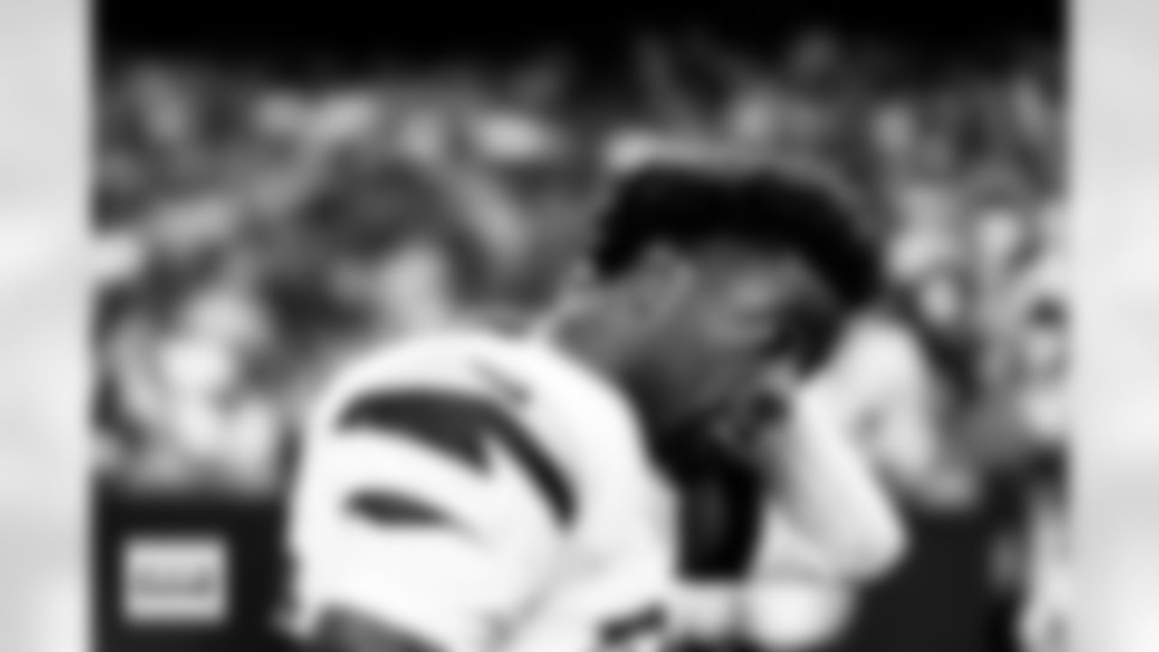 Denver Broncos safety JL Skinner (34) shakes water out of his hair before the Broncos' Week 14 game against the Las Vegas Raiders at Allegiant Stadium in Las Vegas, Nevada on December 7, 2025. Photo by Gabriel Christus / Denver Broncos