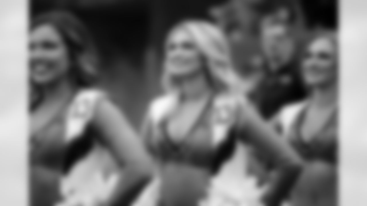 DBC Sydney J before the Broncos' Week 8 game against the Dallas Cowboys at Empower Field at Mile High in Denver, Colorado on October 26, 2025. Photo by Ben Swanson / Denver Broncos