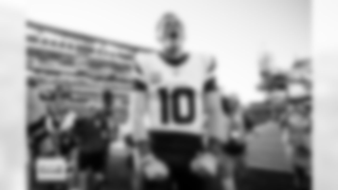 Denver Broncos quarterback Bo Nix (10) celebrates after the Broncos' Week 5 game against the Philadelphia Eagles at Lincoln Financial Field in Philadelphia, Pennsylvania on October 5, 2025. Photo by Ben Swanson / Denver Broncos