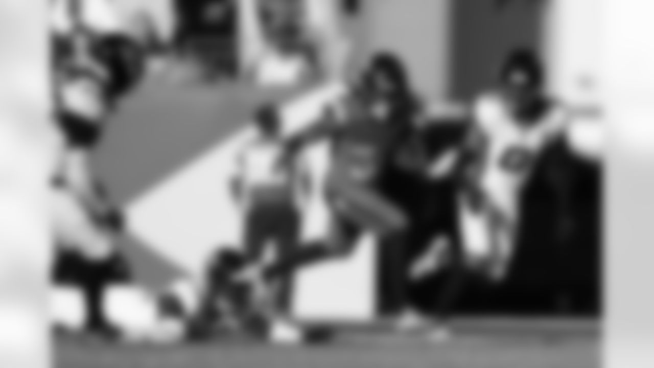 Jaleel McLaughlin (38) during the Broncos' Week 16 game against the Jacksonville Jaguars at Empower Field at Mile High in Denver, Colorado on December 21, 2025. Photo by Gabriel Christus / Denver Broncos