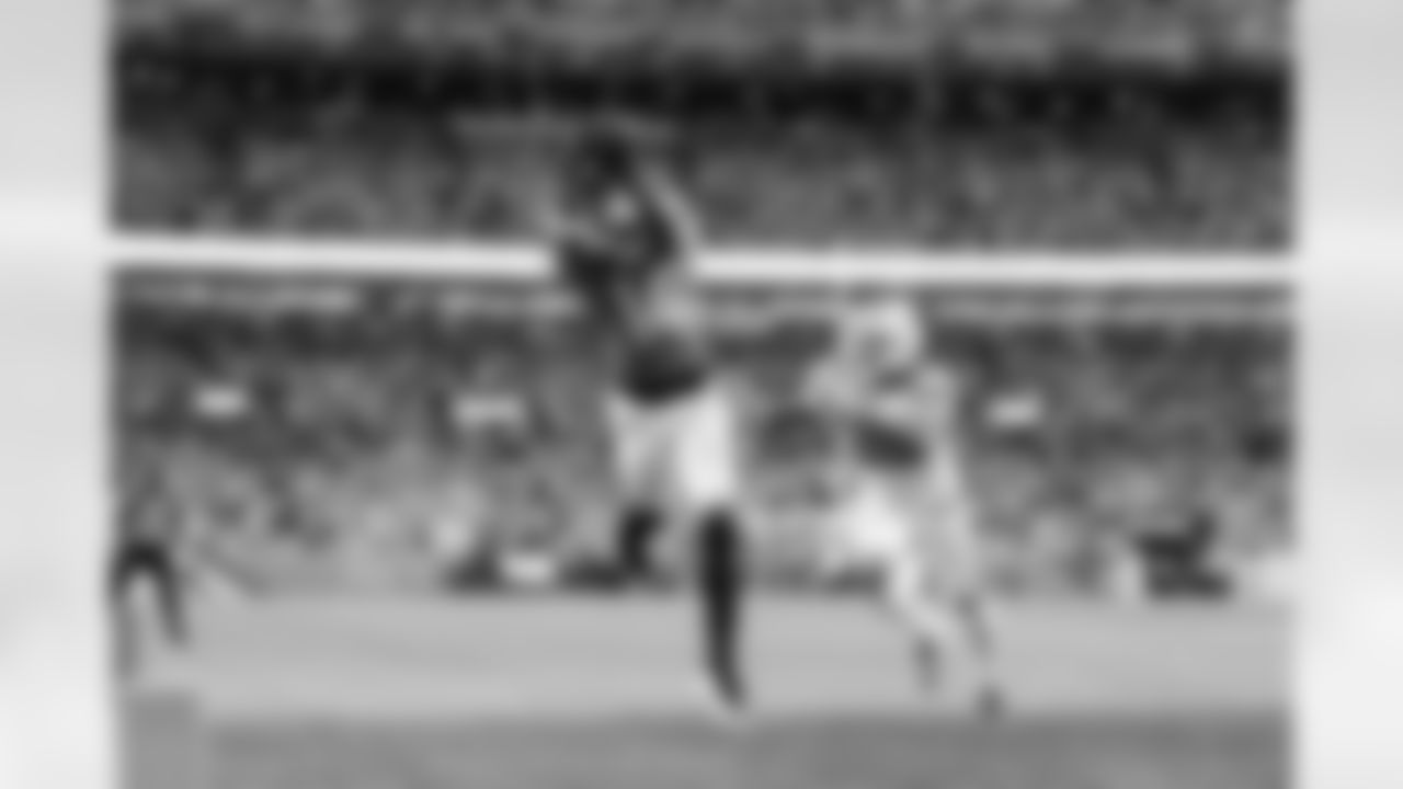 during the Broncos' Week 15 game against the Green Bay Packers at Empower Field at Mile High in Denver, Colorado on December 14, 2025. Photo by Gabriel Christus / Denver Broncos