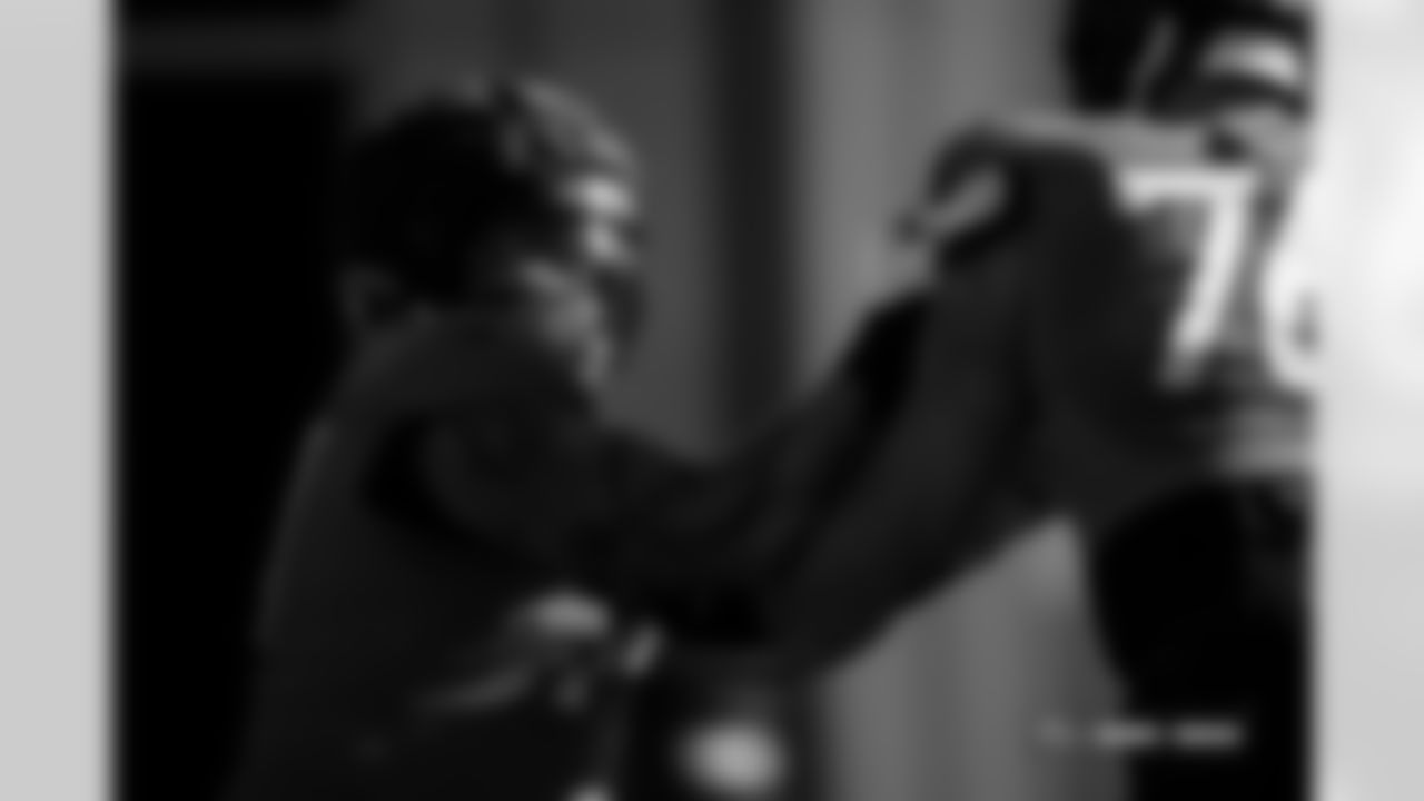 Quinn Meinerz during practice at Broncos Park Powered by CommonSpirit in Englewood, Colorado on November 27, 2025. Photo by Ben Swanson / Denver Broncos