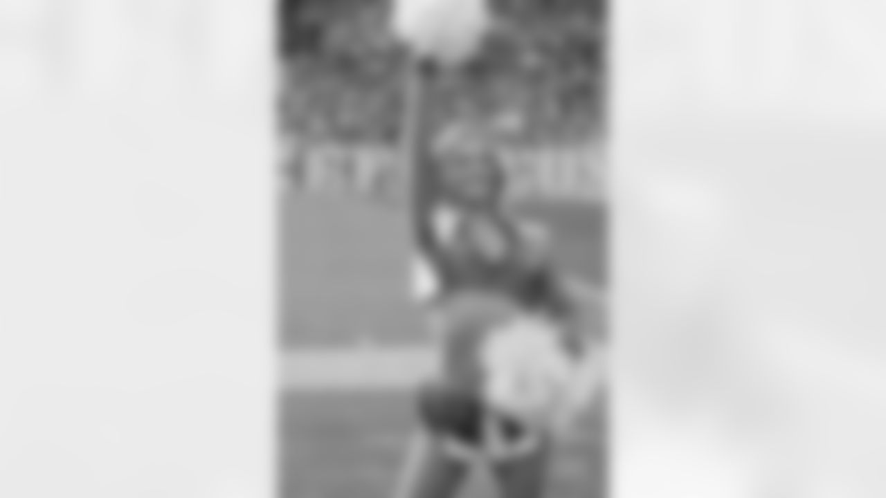 Denver Broncos Cheerleaders during the Broncos' Week 18 game against the Los Angeles Chargers at Empower Field at Mile High in Denver, Colorado on January 4, 2026. Photo by Paul Cloud / Denver Broncos