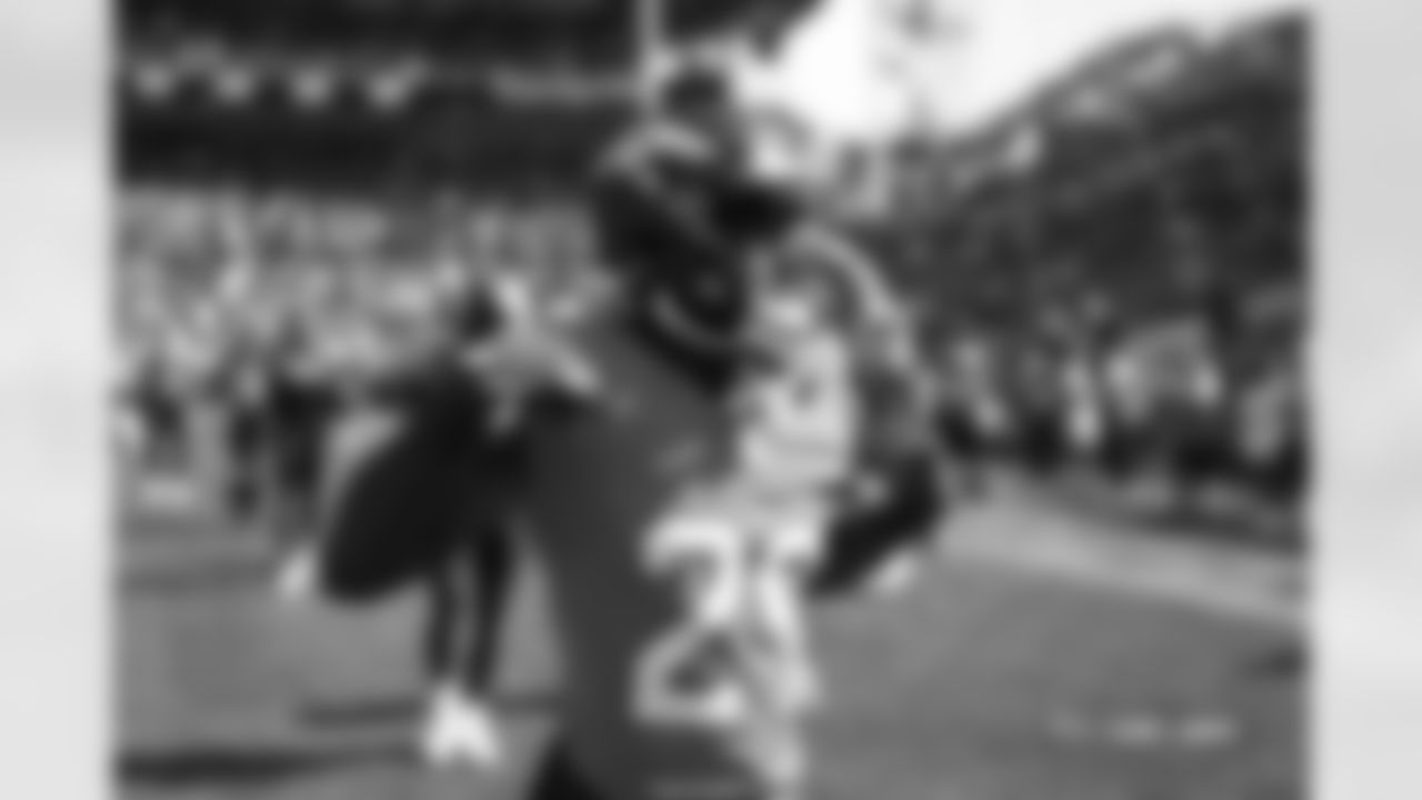 \Ja'Quan McMillian (29) before the Broncos' Week 5 game against the Las Vegas Raiders at Empower Field at Mile High in Denver, Colorado on October 13, 2024. Photo by / Denver Broncos