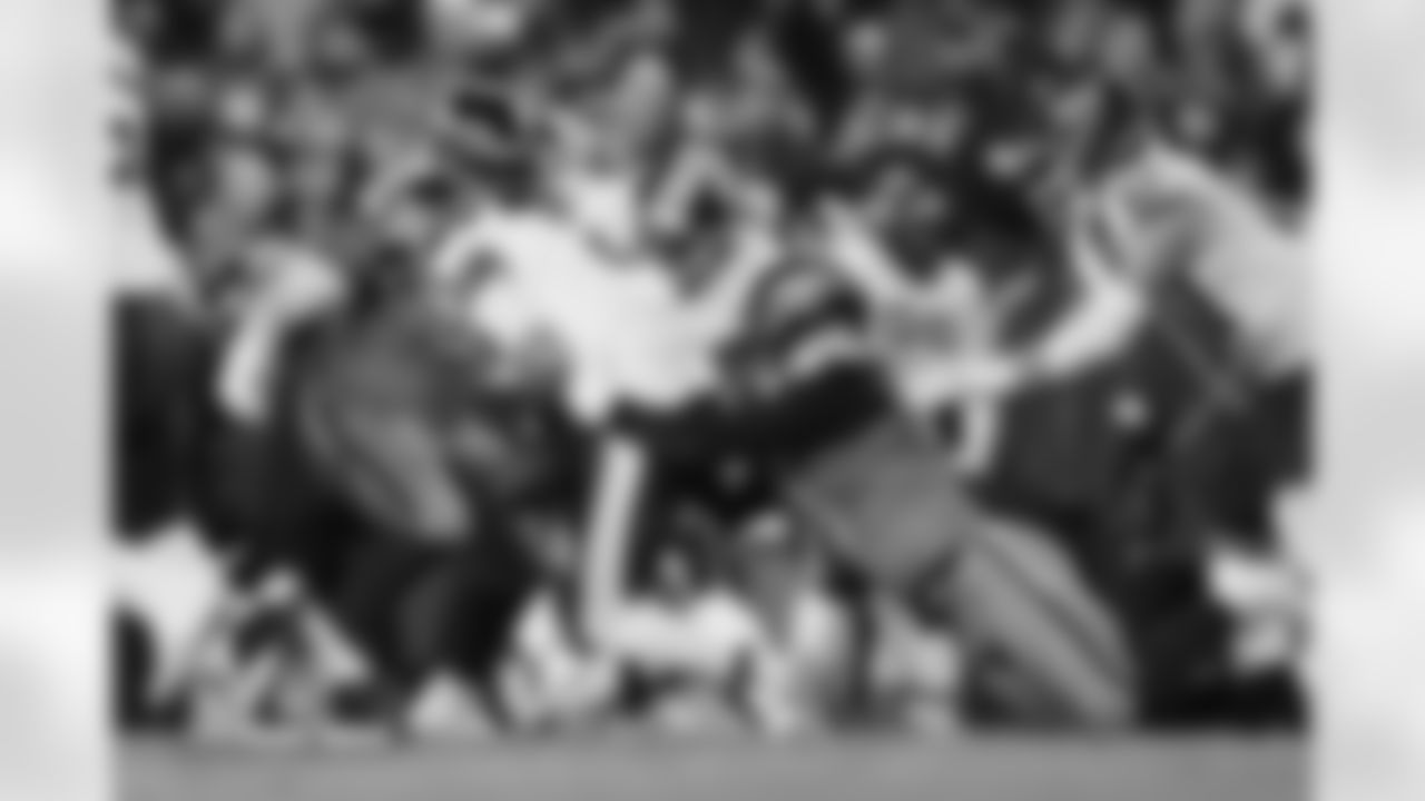 Jonathon Cooper (0) during the Broncos' Week 13 game against the Washington Commanders at Northwest Stadium in Landover, Maryland on November 30, 2025. Photo by Gabriel Christus / Denver Broncos