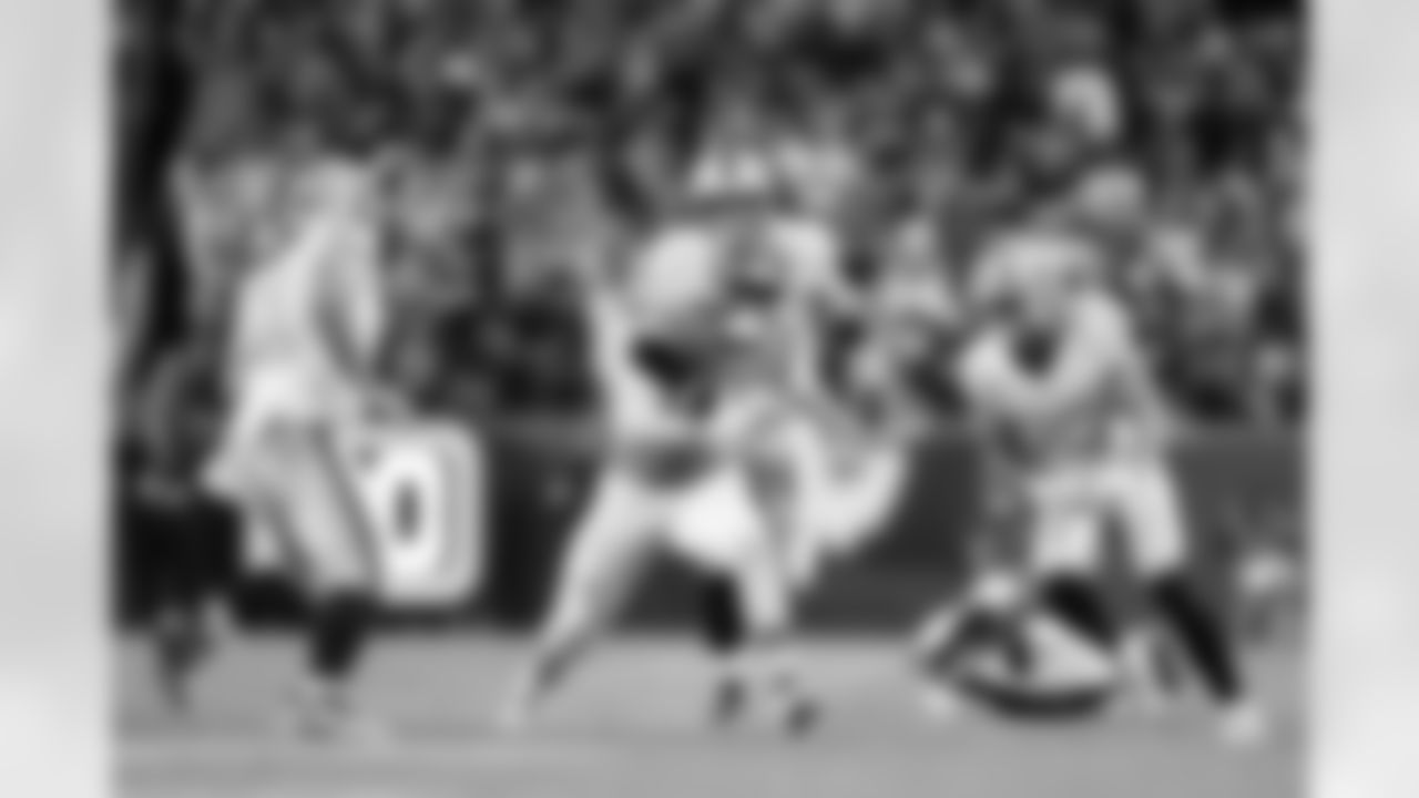 Denver Broncos linebacker Dondrea Tillman (92) runs with the ball after an interception during the Broncos' Week 10 game against the Las Vegas Raiders at Empower Field at Mile High in Denver, Colorado on November 6, 2025. Photo by Gabriel Christus / Denver Broncos