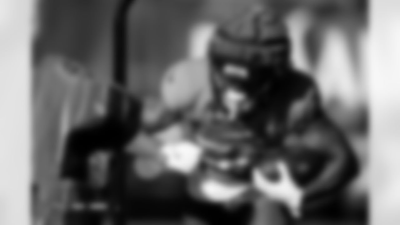 Jaleel McLaughlin during practice at Broncos Park Powered by CommonSpirit in Englewood, Colorado on November 13, 2025. Photo by Ben Swanson / Denver Broncos