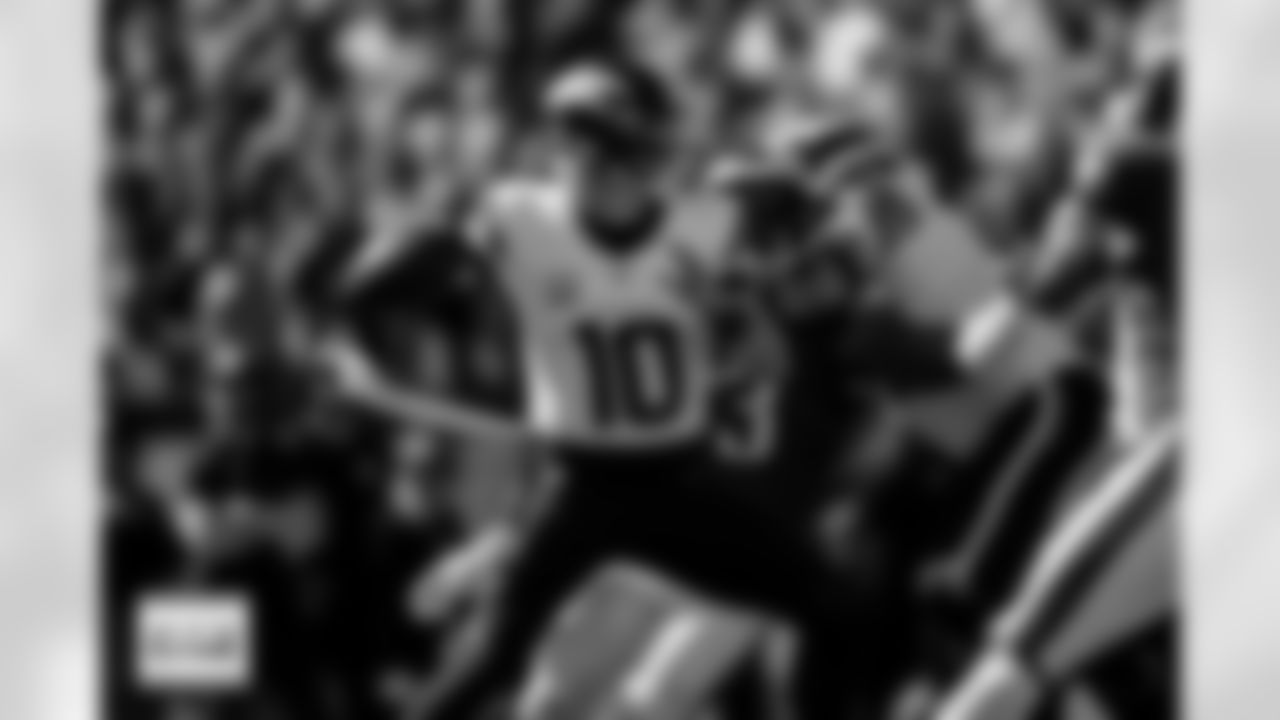 Denver Broncos quarterback Bo Nix (10) throws a pass during the Broncos' Week 5 game against the Philadelphia Eagles at Lincoln Financial Field in Philadelphia, Pennsylvania on October 5, 2025. Photo by Gabriel Christus / Denver Broncos