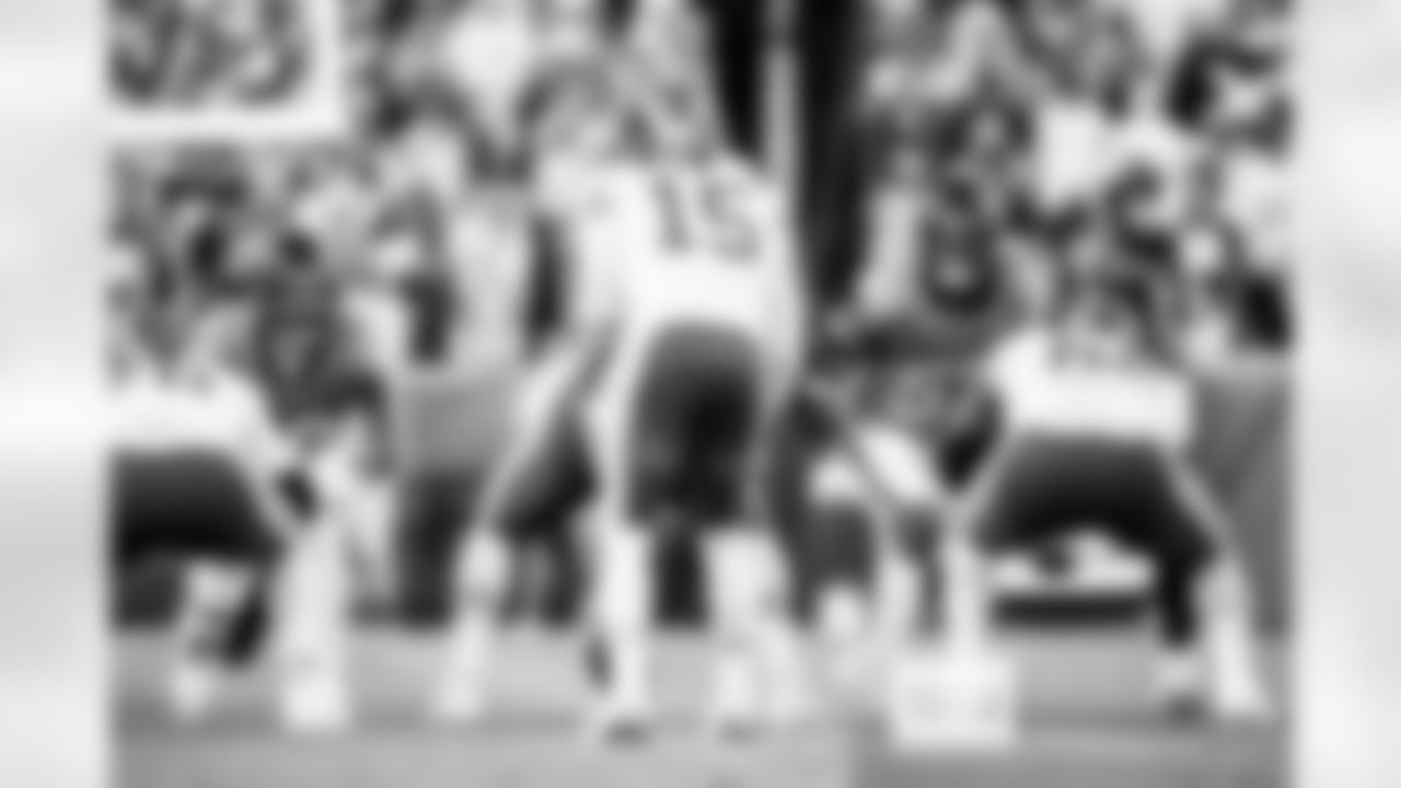 Denver Broncos linebacker Justin Strnad (40) and linebacker Dre Greenlaw (57) line up across from Kansas City Chiefs quarterback Patrick Mahomes (15) during the Broncos' Week 11 game against the Kansas City Chiefs at Empower Field at Mile High in Denver, Colorado on November 16, 2025. Photo by Gabriel Christus / Denver Broncos