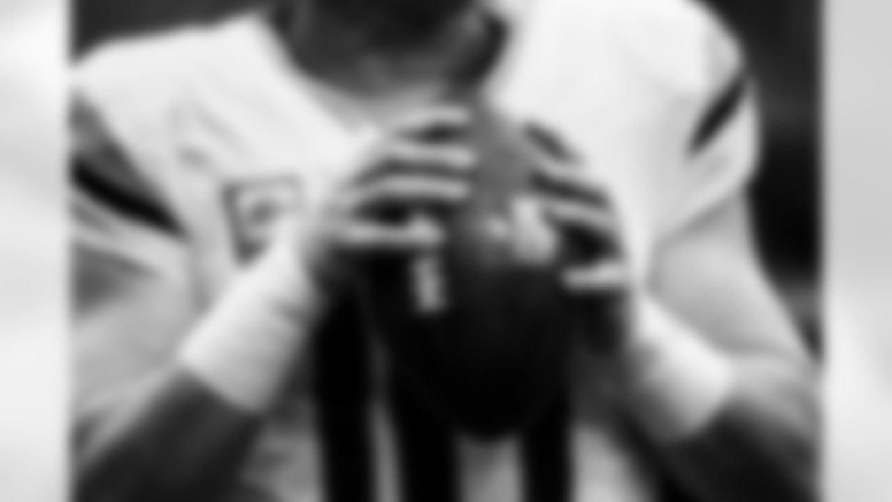 Denver Broncos quarterback Bo Nix (10) warms up before the Broncos' Week 9 game against the Houston Texans at NRG Stadium in Houston, Texas on November 2, 2025. Photo by Ben Swanson / Denver Broncos