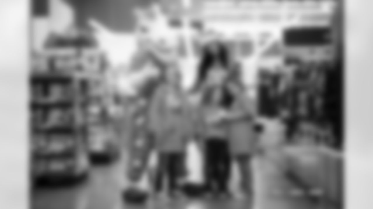 Children from the Boys & Girls Club participate in a Shop with a Jock shopping spree with Broncos players, alumni and cheerleader alumni in Aurora, Colorado on December 15, 2025. Photo by Ben Swanson / Denver Broncos