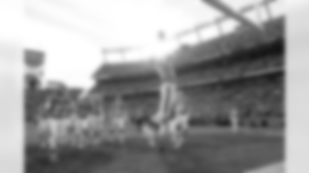 Denver Broncos cornerback Ja'Quan McMillian (29) celebrates after an interception and touchdown during the Broncos' Week 18 game against the Los Angeles Chargers at Empower Field at Mile High in Denver, Colorado on January 4, 2026. Photo by Gabriel Christus / Denver Broncos