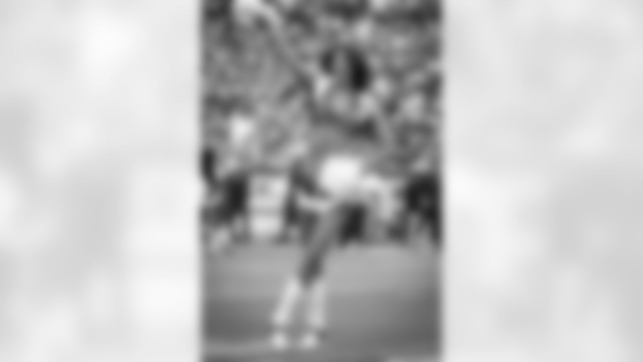 Cheerleaders perform during the Broncos' Week 8 game against the Dallas Cowboys at Empower Field at Mile High in Denver, Colorado on October 26, 2025. Photo by Adam Bratten / Denver Broncos