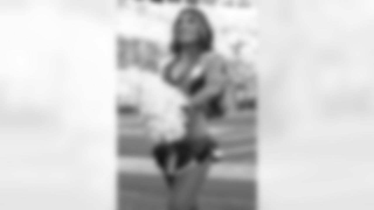 during the Broncos' Week 18 game against the Los Angeles Chargers at Empower Field at Mile High in Denver, Colorado on January 4, 2026. Photo by Adam Bratten / Denver Broncos