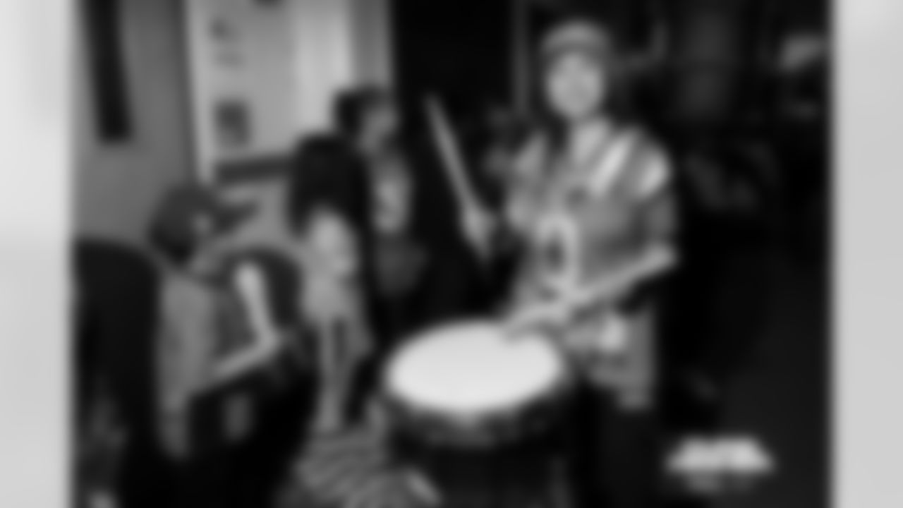 Students cheer on the Broncos during a school hallway parade to celebrate the Denver Broncos making the playoffs at Barnum Elementary School in Denver, Colorado on January 16, 2026. Photo by Ben Swanson / Denver Broncos