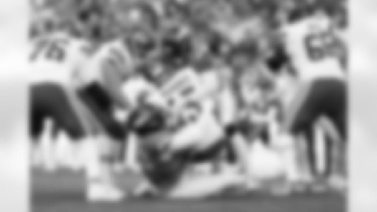 D.J. Jones and Que Robinson during the Broncos' Week 11 game against the Kansas City Chiefs at Empower Field at Mile High in Denver, Colorado on November 16, 2025. Photo by Gabriel Christus / Denver Broncos