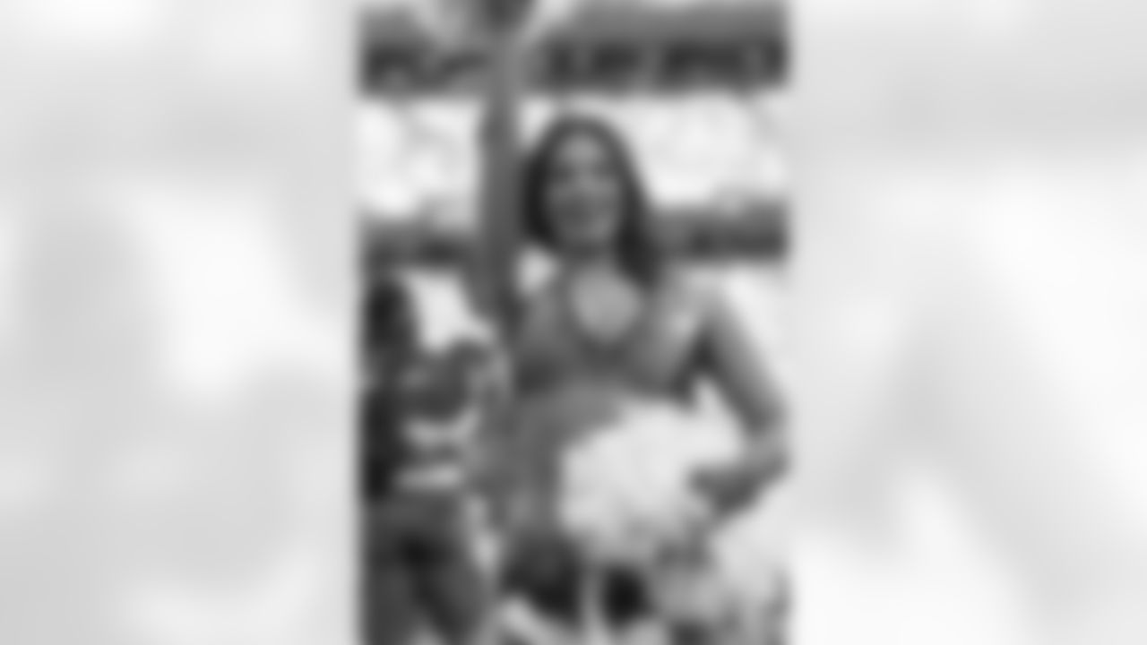 during the Broncos' Week 18 game against the Los Angeles Chargers at Empower Field at Mile High in Denver, Colorado on January 4, 2026. Photo by Adam Bratten / Denver Broncos