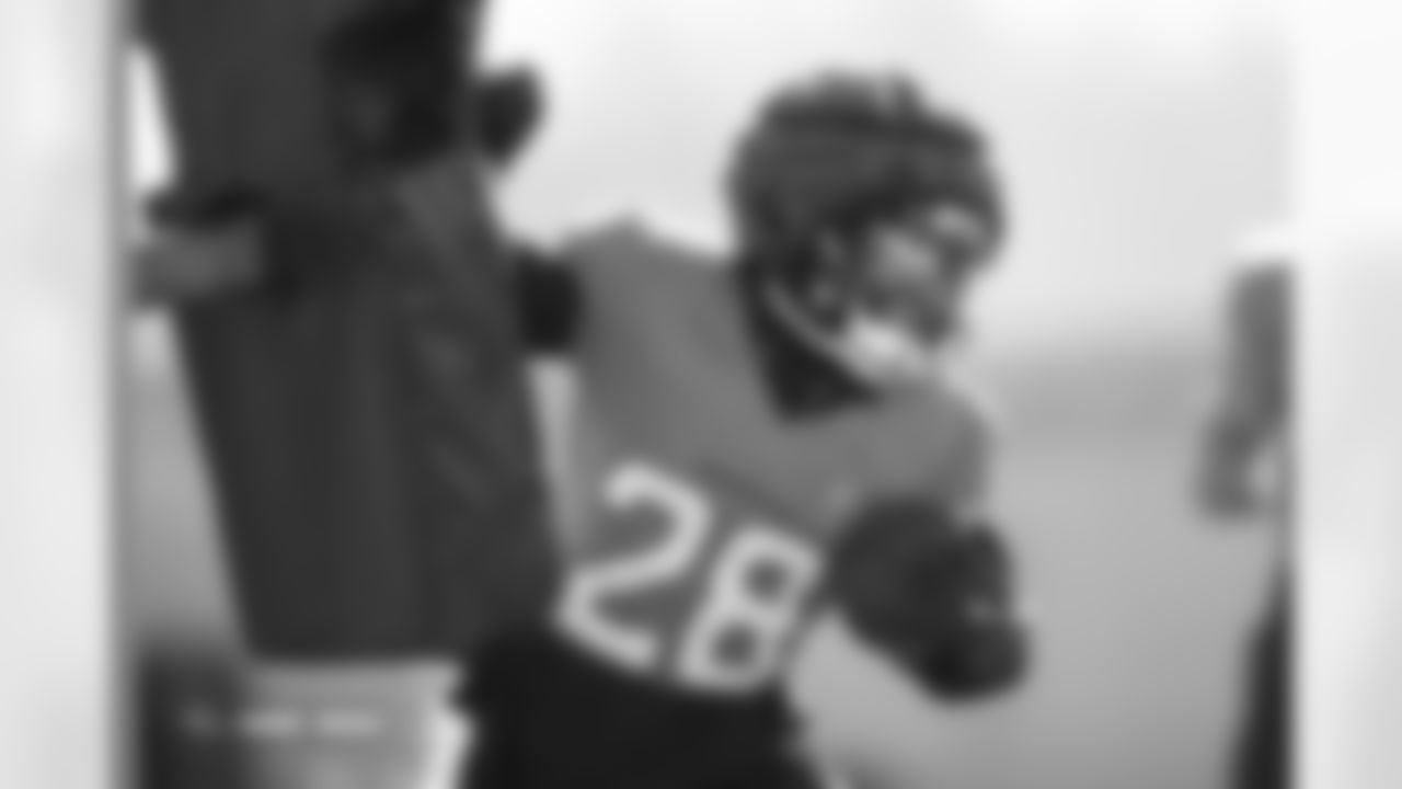 Tyler Badie during practice at Broncos Park Powered by CommonSpirit in Englewood, Colorado on November 27, 2025. Photo by Ben Swanson / Denver Broncos