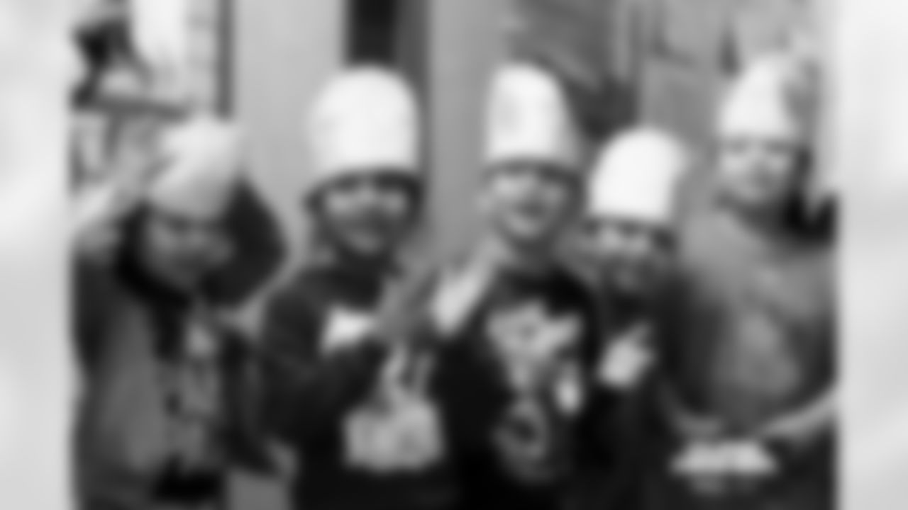 Students during a school hallway parade to celebrate the Denver Broncos making the playoffs on Thursday, January 15, 2026 at Montview Elementary School in Denver, Colorado.
Photo by Gabriel Christus / Denver Broncos