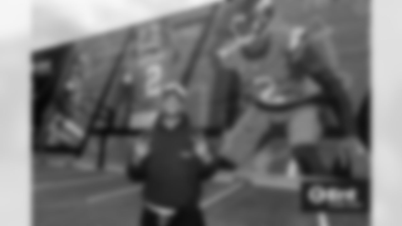 Pat Surtain II visits the mural painted in recognition of his 2024 Defensive Player of the Year award in downtown Denver , Colorado on May 27, 2025. Photo by Gabriel Christus / Denver Broncos