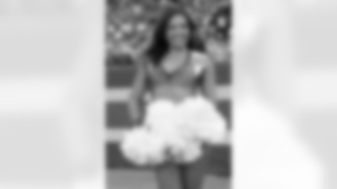 during the Broncos' Week 18 game against the Los Angeles Chargers at Empower Field at Mile High in Denver, Colorado on January 4, 2026. Photo by Adam Bratten / Denver Broncos