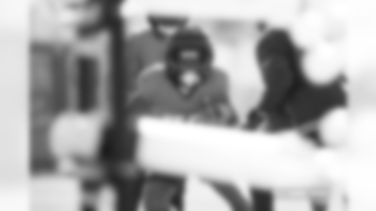 Jaleel McLaughlin during practice at Broncos Park Powered by CommonSpirit in Englewood, Colorado on November 27, 2025. Photo by Ben Swanson / Denver Broncos