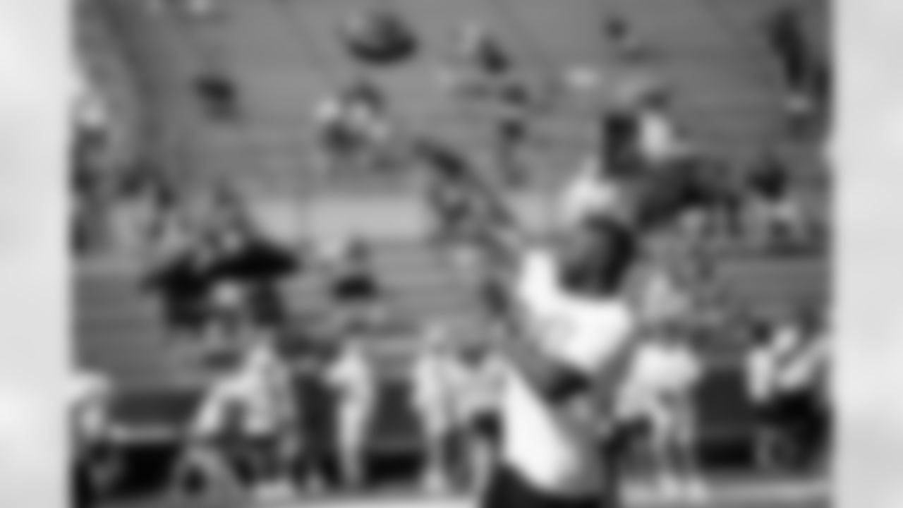 Marvin Mims Jr. hosts a youth football camp on June 21, 2025 in Loveland, Colorado. Photo by Ben Swanson / Denver Broncos