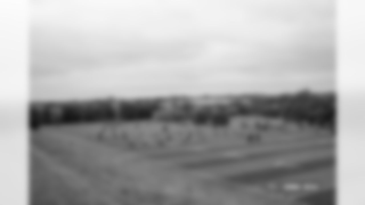 The team stretches during practice in Ware, England on October 10, 2025. Photo by Ben Swanson / Denver Broncos