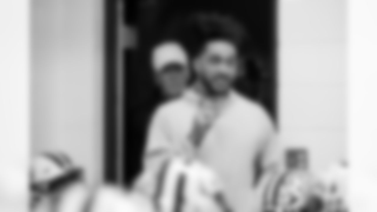 Talanoa Hufanga gives a pregame speech to the Cherry Creek High School football team before their game against  Fountain Fort Carson on Friday, November 14, 2025 at Cherry Creek High School in Greenwood Village, Colorado.
Photo by Gabriel Christus / Denver Broncos