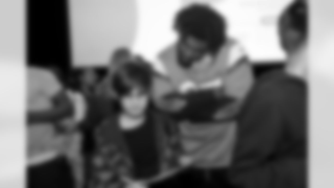 Denver Broncos alumni, cheer and players participated in ENT Adventures in Realiity on Tuesday, December 9, 2025 at Manual High School in Denver, Colorado.
Photo by Gabriel Christus / Denver Broncos