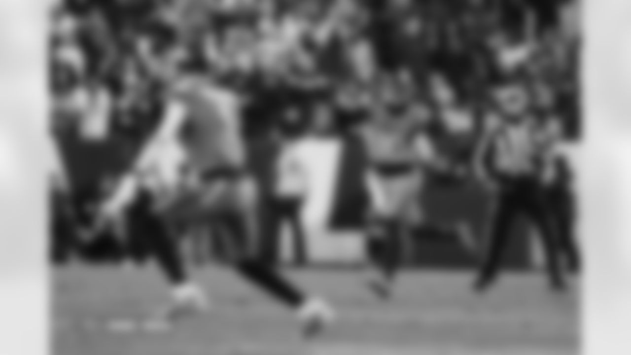 Bo Nix (10) during the Broncos' Week 13 game against the Washington Commanders at Northwest Stadium in Landover, Maryland on November 30, 2025. Photo by Ben Swanson / Denver Broncos