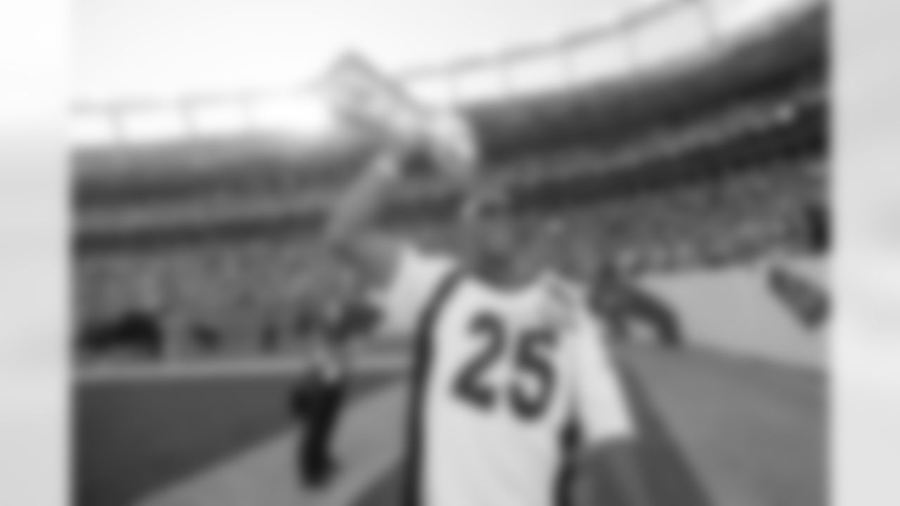 Chris Harris Jr. holds up the Lombardi Trophy during the Broncos' Week 7 game against the New York Giants at Empower Field at Mile High in Denver, Colorado on October 19, 2025. Photo by Gabriel Christus / Denver Broncos
