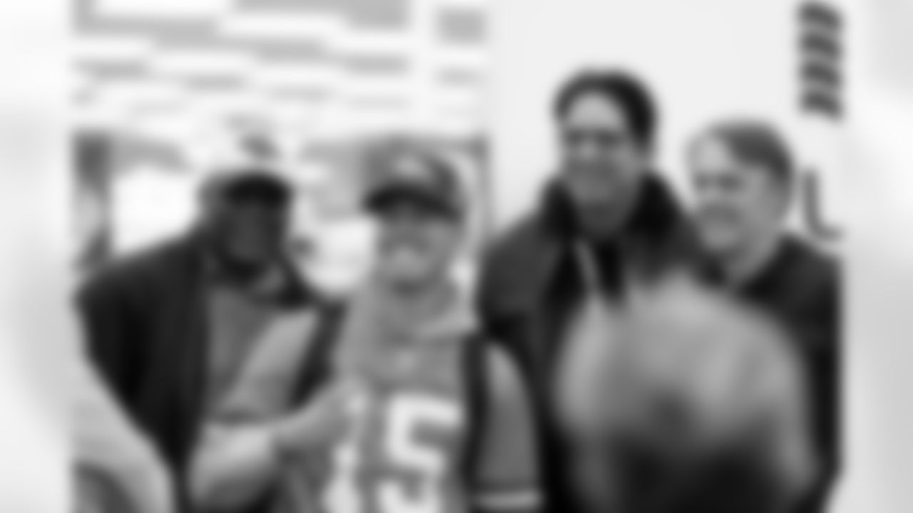 Denver Broncos Cheerleaders and Broncos alumni visit the United States Army post at Fort Carson during the Salute to Service Caravan on December 16, 2025. Photo by Ben Swanson / Denver Broncos