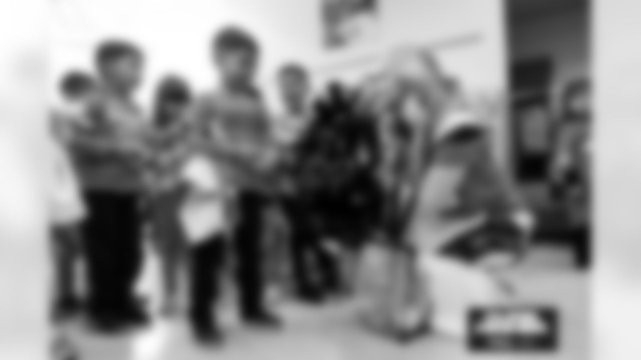 Students cheer on the Broncos during a school hallway parade to celebrate the Denver Broncos making the playoffs at Godsman Elementary School in Denver, Colorado on January 16, 2026. Photo by Ben Swanson / Denver Broncos