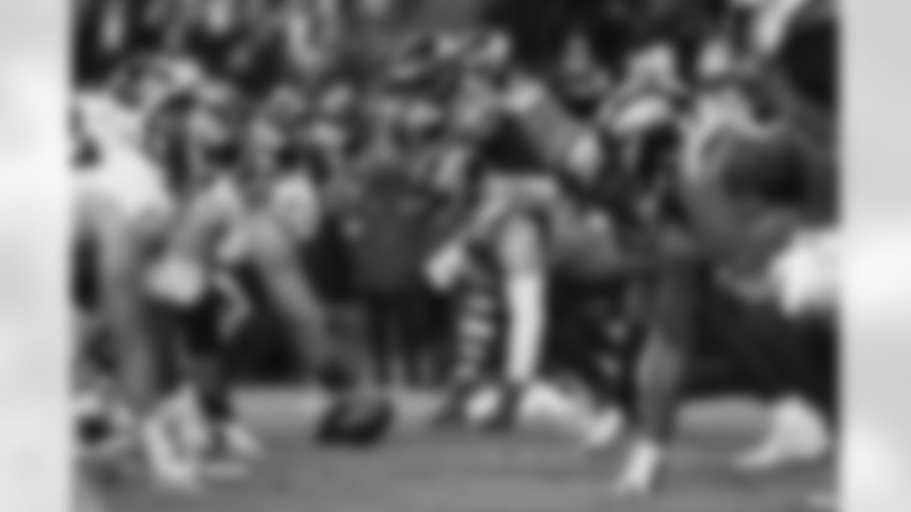 Zach Allen during the Broncos' Week 13 game against the Washington Commanders at Northwest Stadium in Landover, Maryland on November 30, 2025. Photo by Gabriel Christus / Denver Broncos