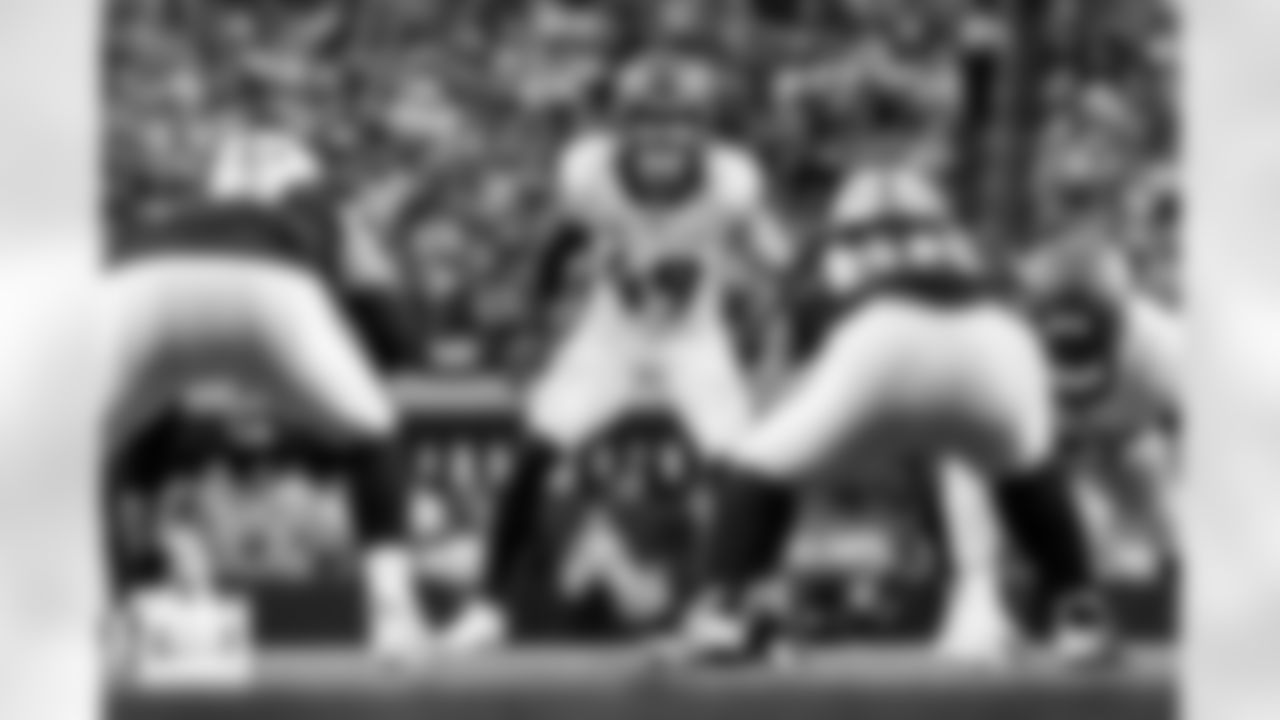 Denver Broncos linebacker Alex Singleton (49) during the Broncos' Week 14 game against the Las Vegas Raiders at Allegiant Stadium in Las Vegas, Nevada on December 7, 2025. Photo by Ben Swanson / Denver Broncos