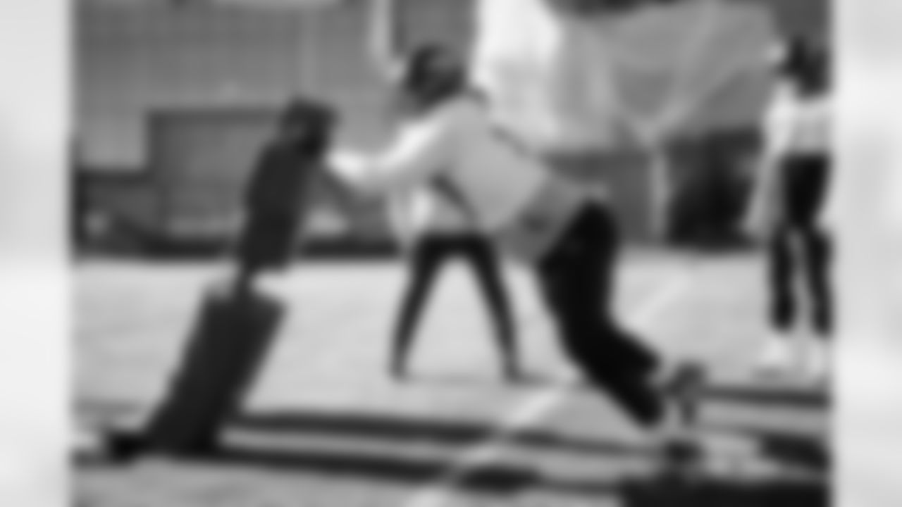 Zach Allen during practice at Broncos Park Powered by CommonSpirit in Englewood, Colorado on December 10, 2025. Photo by Ben Swanson / Denver Broncos